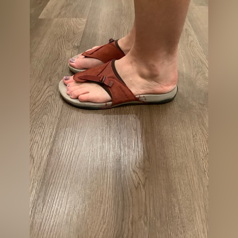 Merrell Women's Rust Orange Suede Thong Sandals - Picture 10 of 11